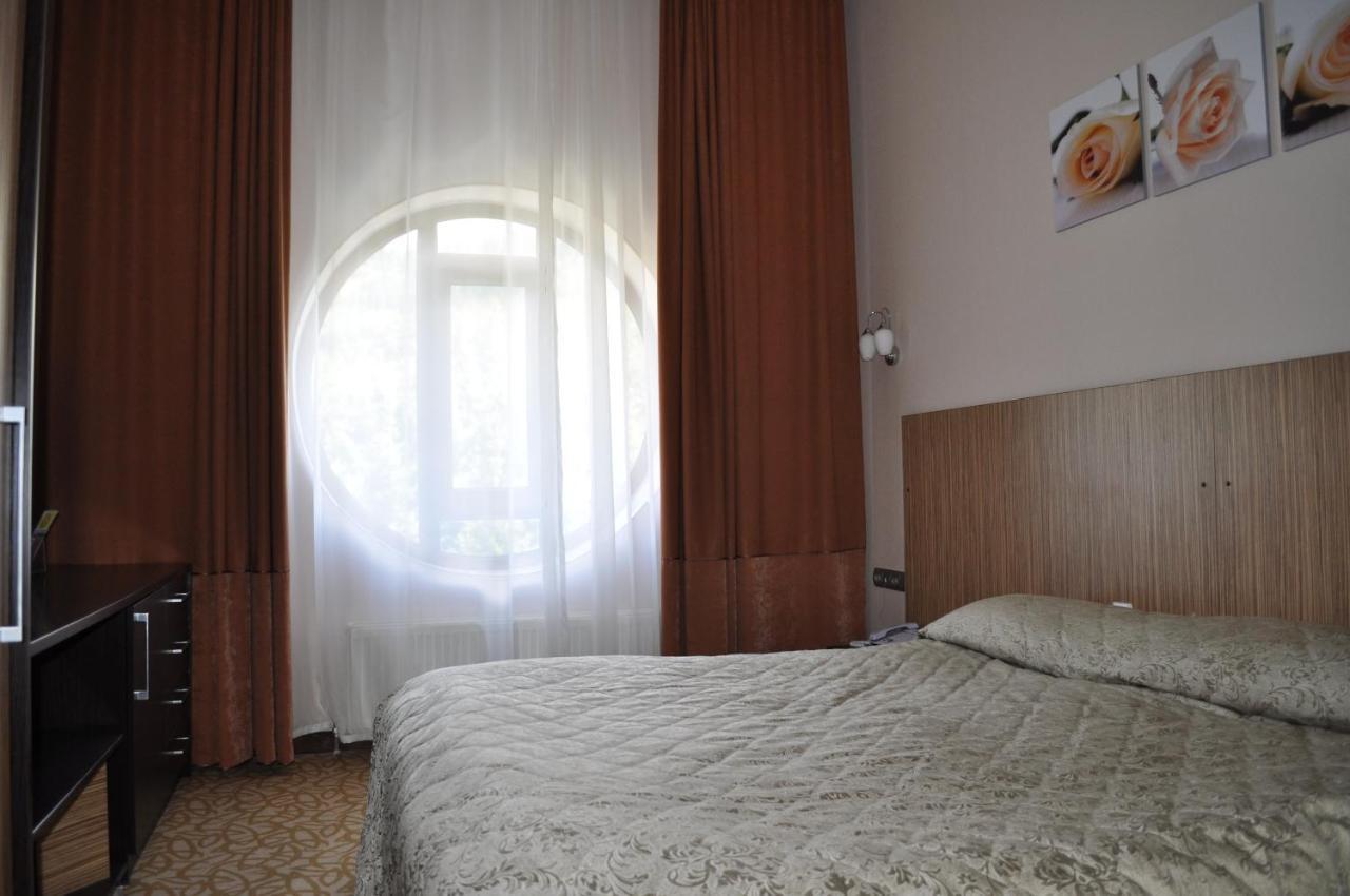 Kapriz Karakol Hotel ภายนอก รูปภาพ