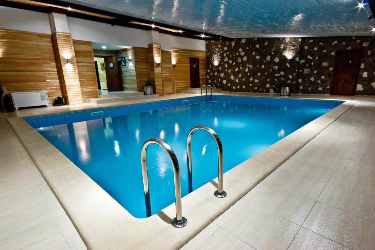 Kapriz Karakol Hotel ภายนอก รูปภาพ