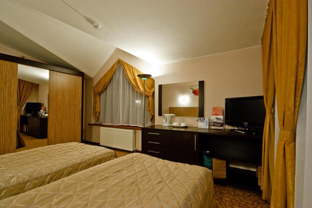 Kapriz Karakol Hotel ภายนอก รูปภาพ