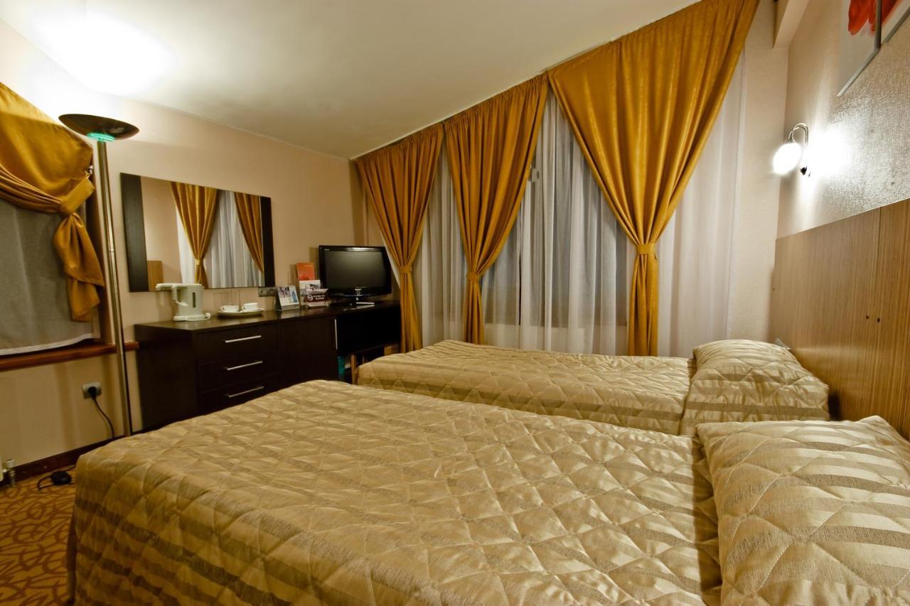 Kapriz Karakol Hotel ภายนอก รูปภาพ