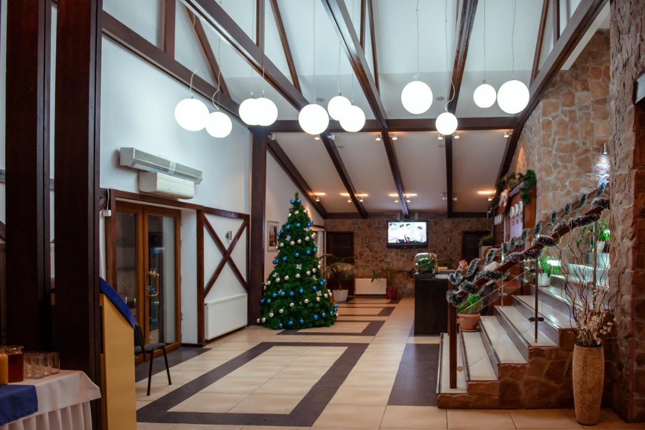 Kapriz Karakol Hotel ภายนอก รูปภาพ