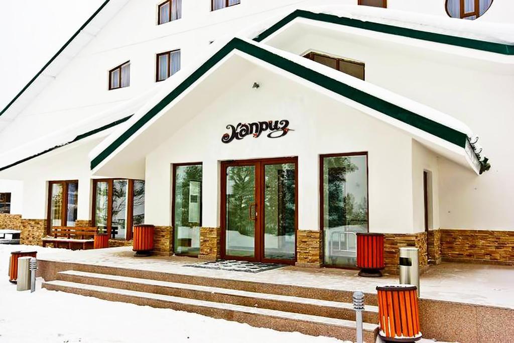 Kapriz Karakol Hotel ภายนอก รูปภาพ